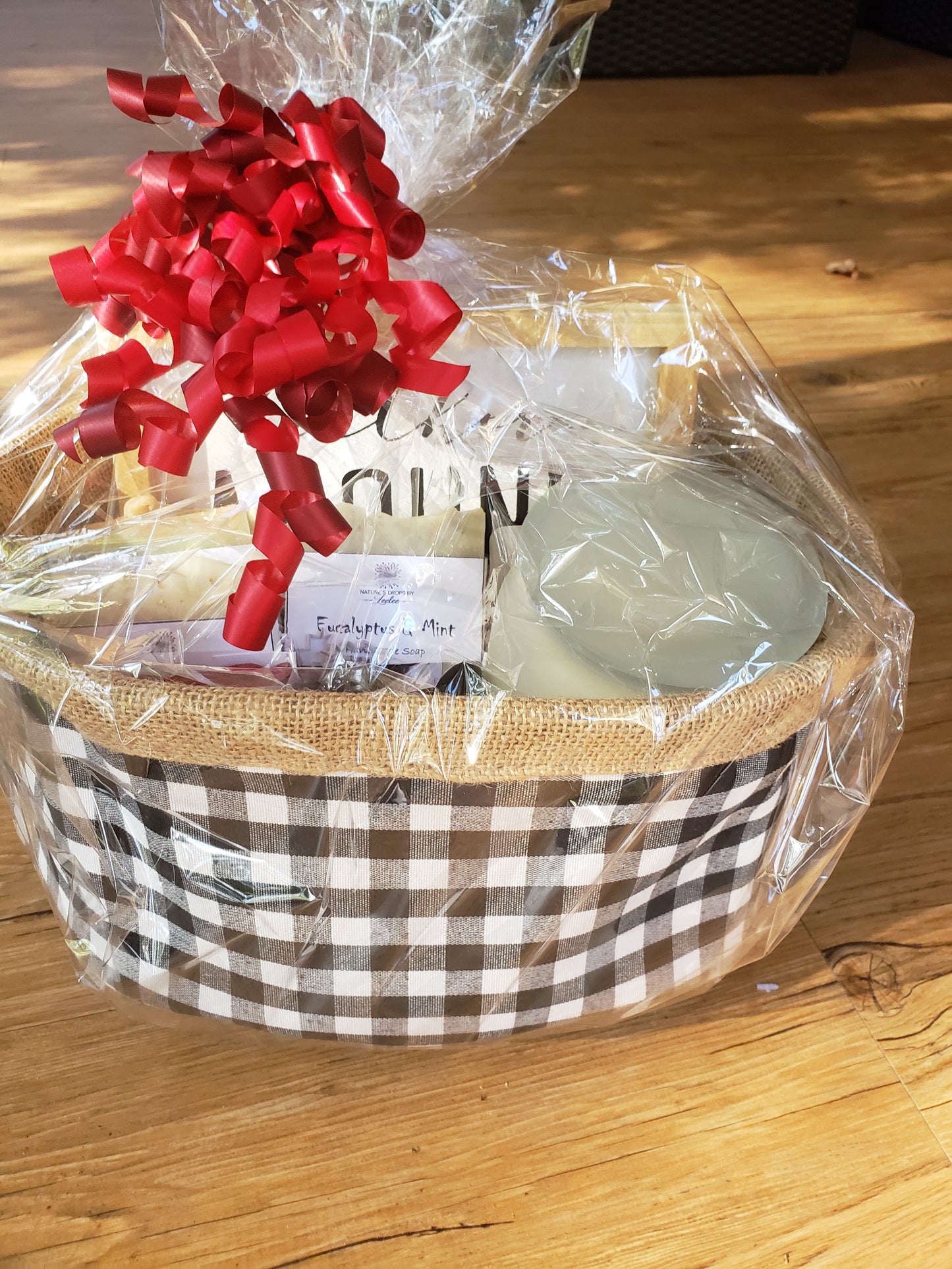 Large gift basket (local pick up only)